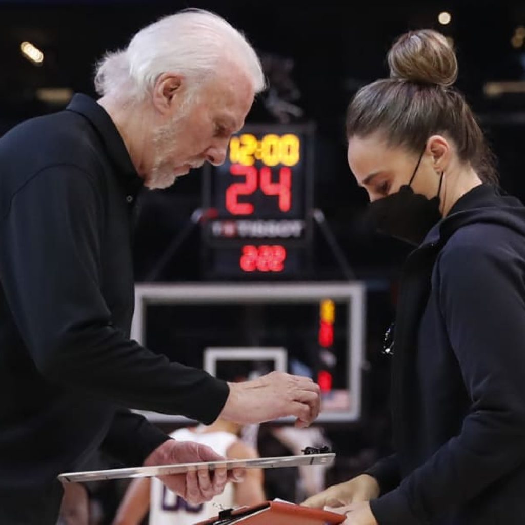 Coach asistente de los Spurs Becky Hammon dirigirá a Las Vegas Aces de la WNBA 