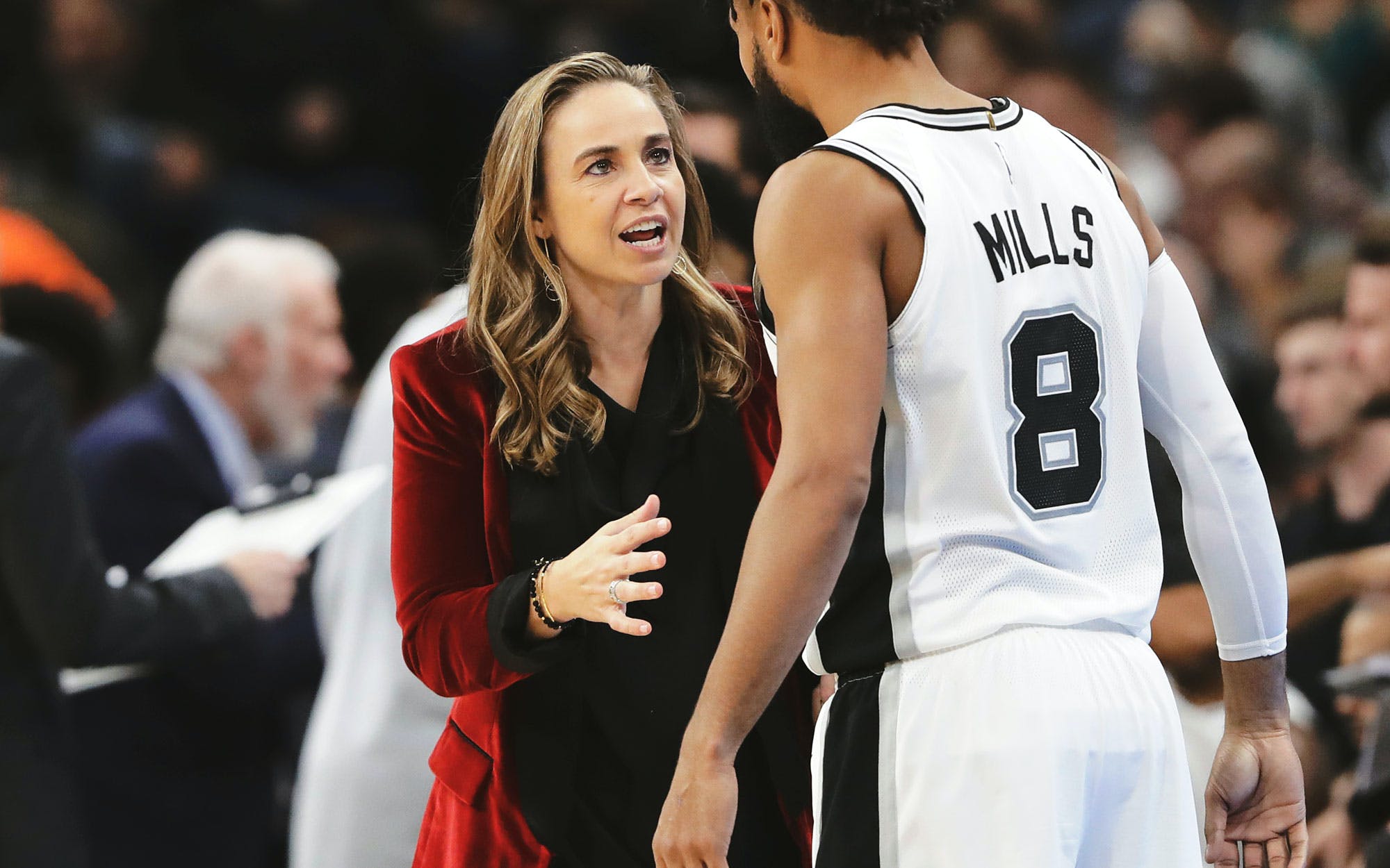 Coach asistente de los Spurs Becky Hammon dirigirá a Las Vegas Aces de la WNBA