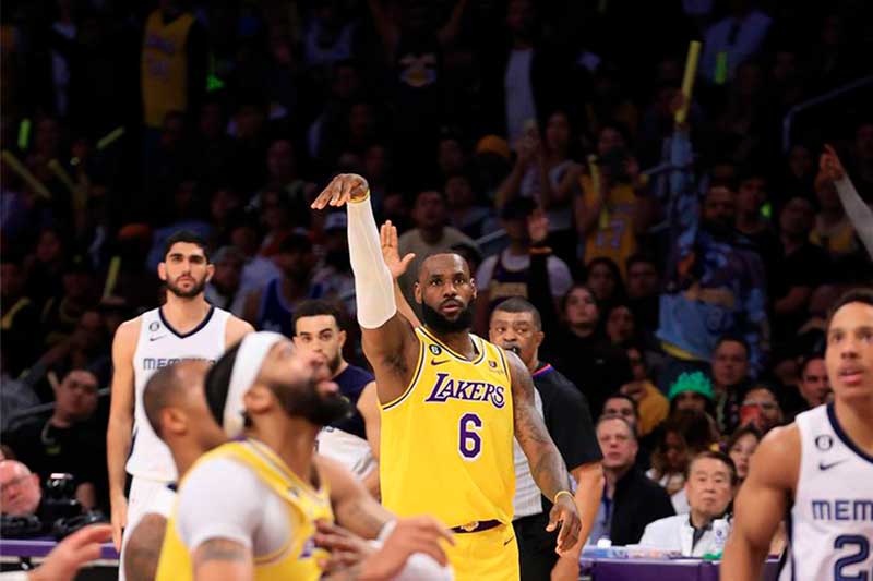 Los Lakers eliminan a los Grizzlies con tremenda paliza