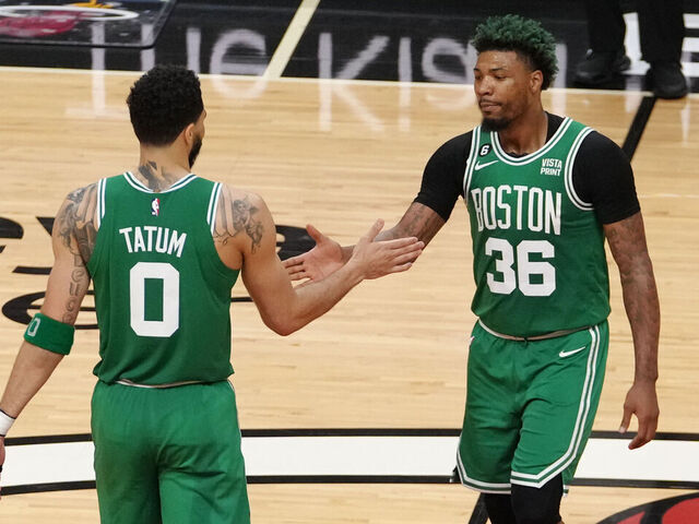Celtics dominan al Heat en la segunda mitad para evitar la barrida