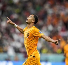 Holanda pasa a octavos con victoria contra Qatar