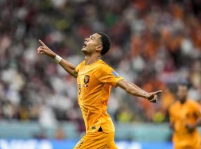 Holanda pasa a octavos con victoria contra Qatar